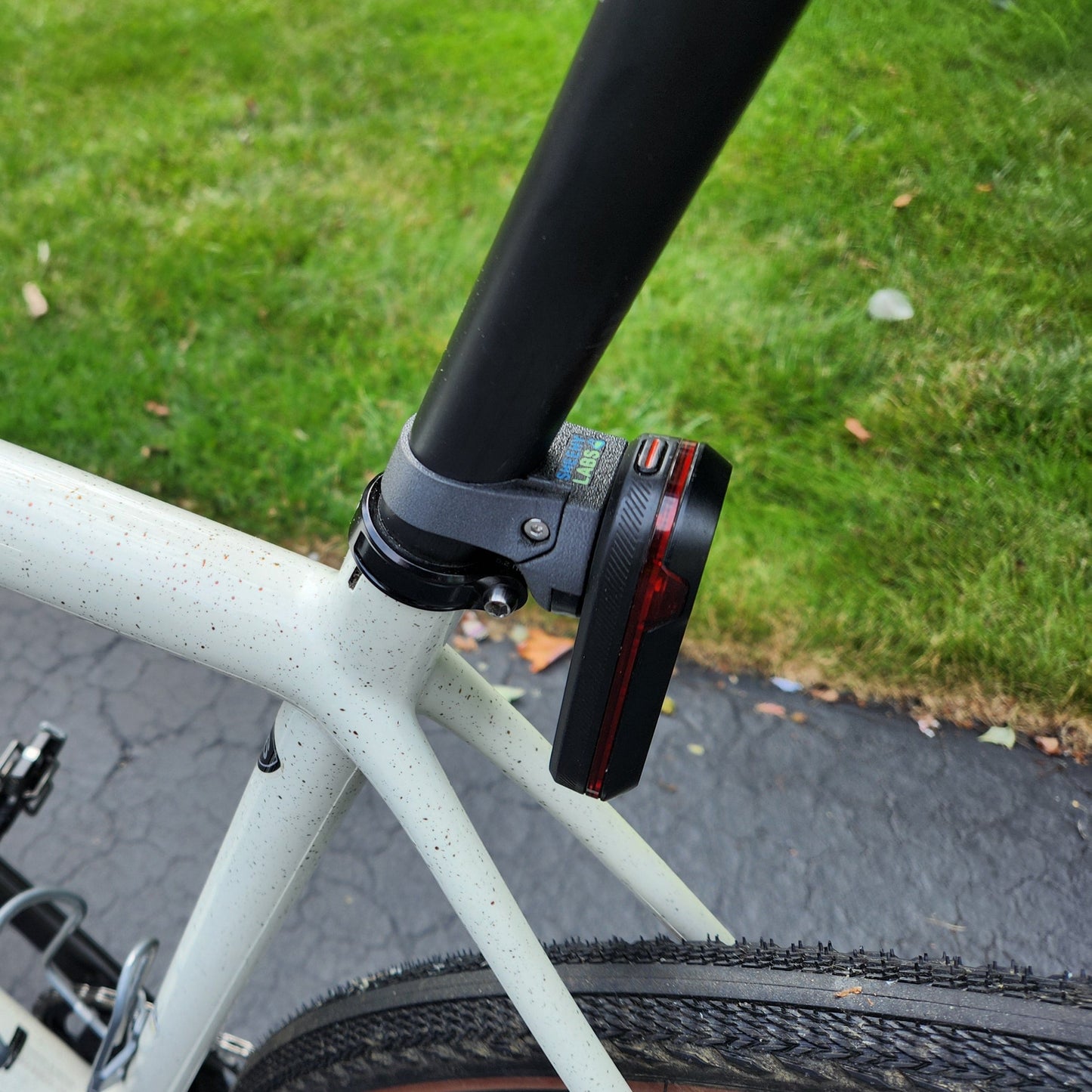 Round Garmin Varia Seat Post Mount